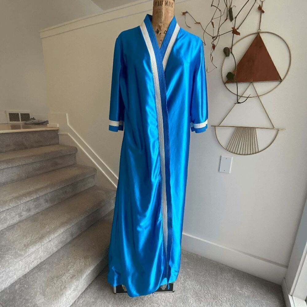 Vintage 1970s Blue & White Striped Robe by Classics of California in sz L